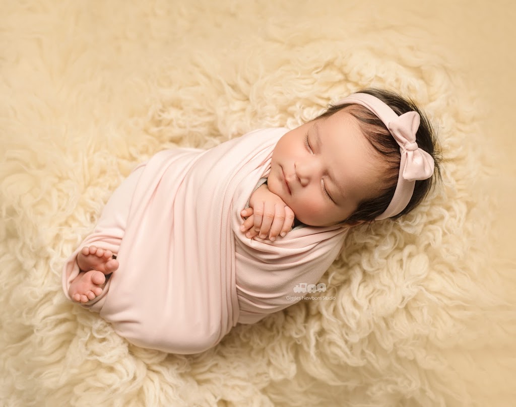 Giggles Newborn Studio | Asleton Blvd, Milton, ON L9T 7K3, Canada | Phone: (437) 989-3889