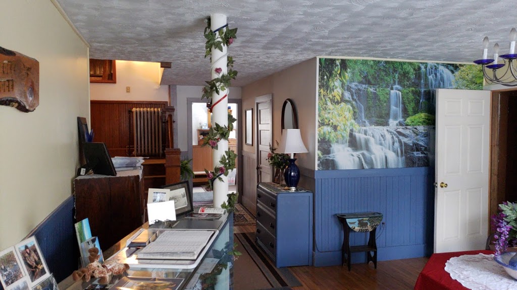 Grand Ole Lodge | 37 Old Mill Rd, North Stratford, NH 03590, USA | Phone: (603) 922-3838