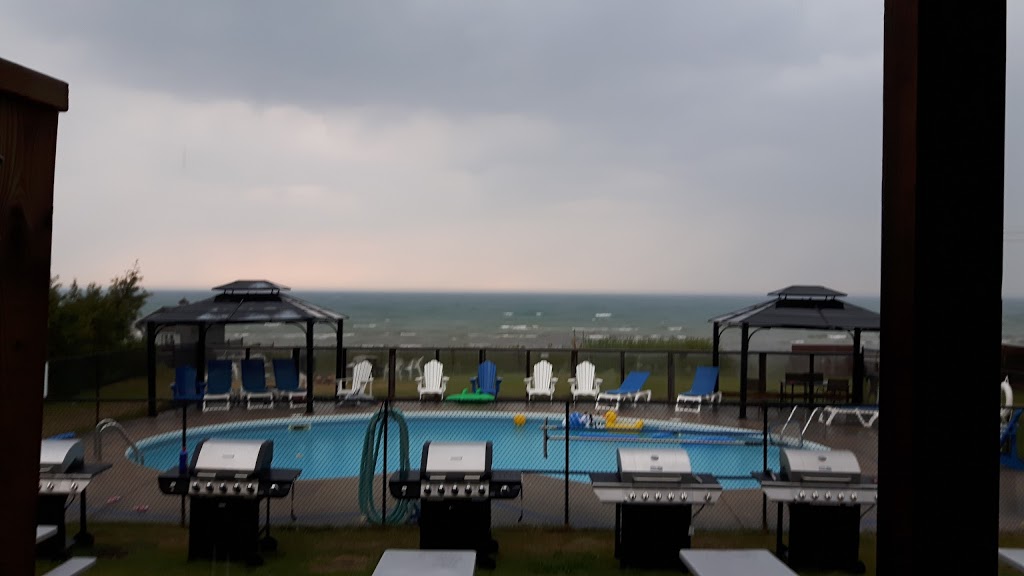 Bayfront Beach Resort | 734 Shore Ln, Wasaga Beach, ON L9Z 2C7, Canada | Phone: (705) 429-1970