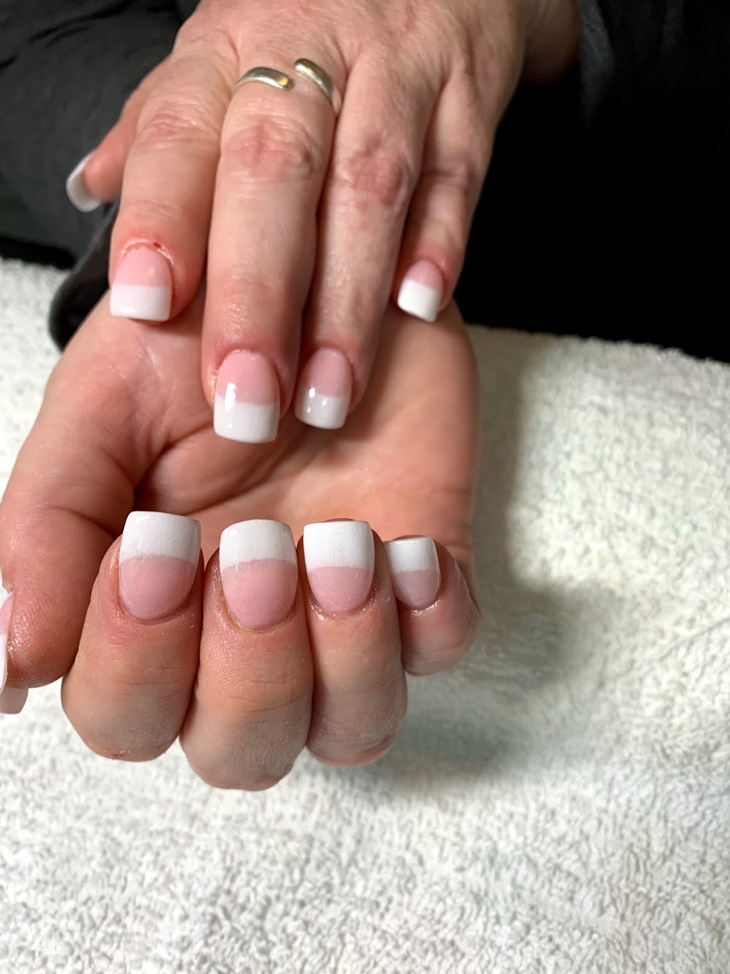 Lavish nails and beauty Spa | 387 Woolwich St, Waterloo, ON N2K 0E5, Canada | Phone: (519) 722-1613