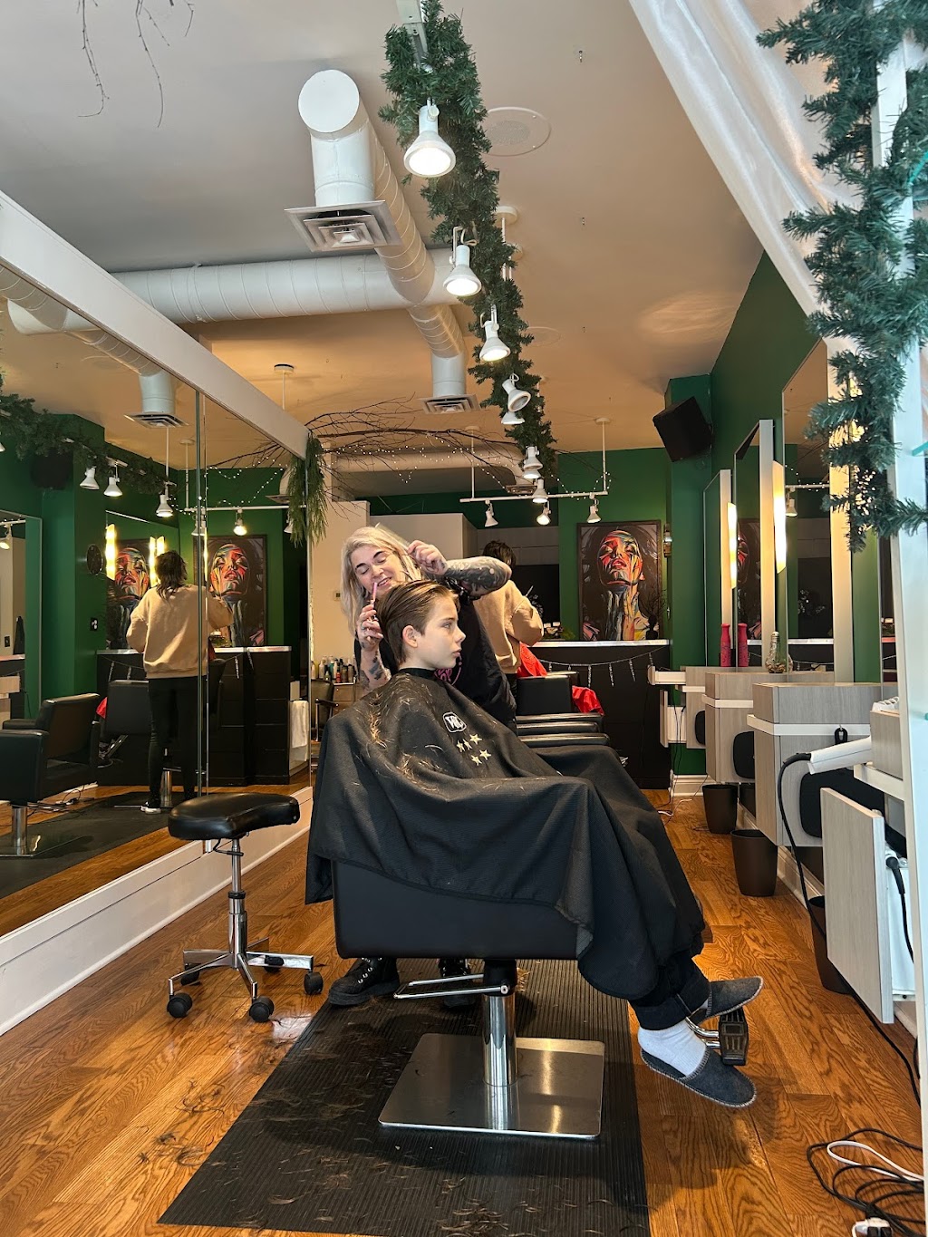 Salon de Coiffure Eclipse | 1950 Rue Gauthier, Montréal, QC H2K 1A5, Canada | Phone: (514) 526-7064