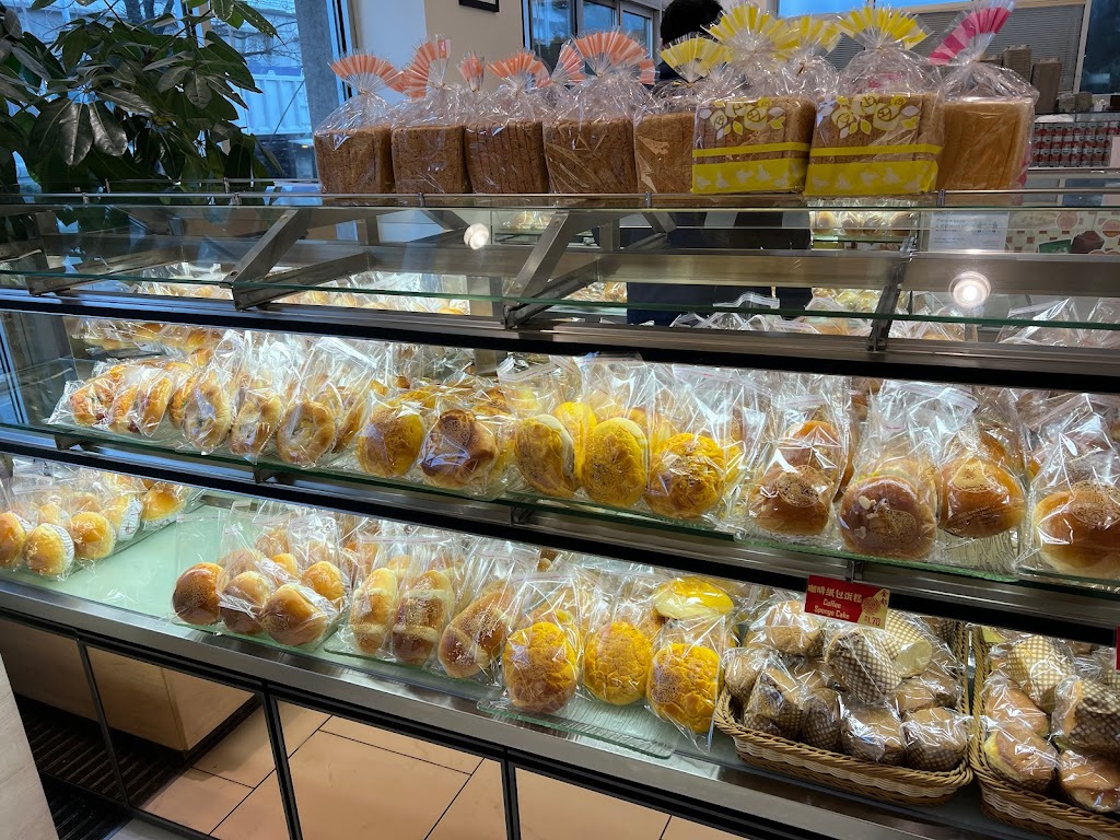 Kam Do Bakery | 6211 No. 3 Rd Unit 135, Richmond, BC V6Y 0C2, Canada | Phone: (604) 284-5611