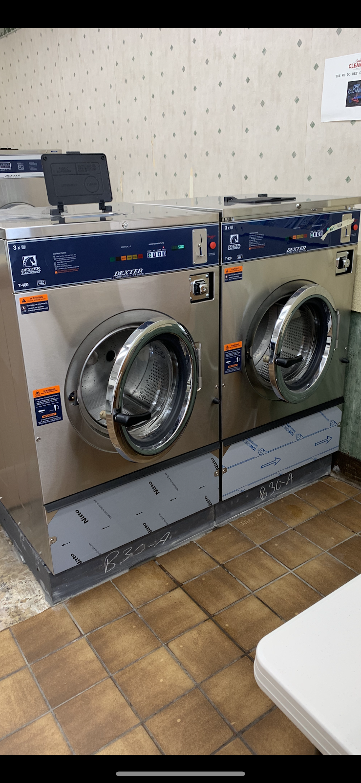 Sauders Dry Cleaners and Laundromat | 120 Ottawa St N, Kitchener, ON N2H 3K5, Canada | Phone: (519) 743-1362