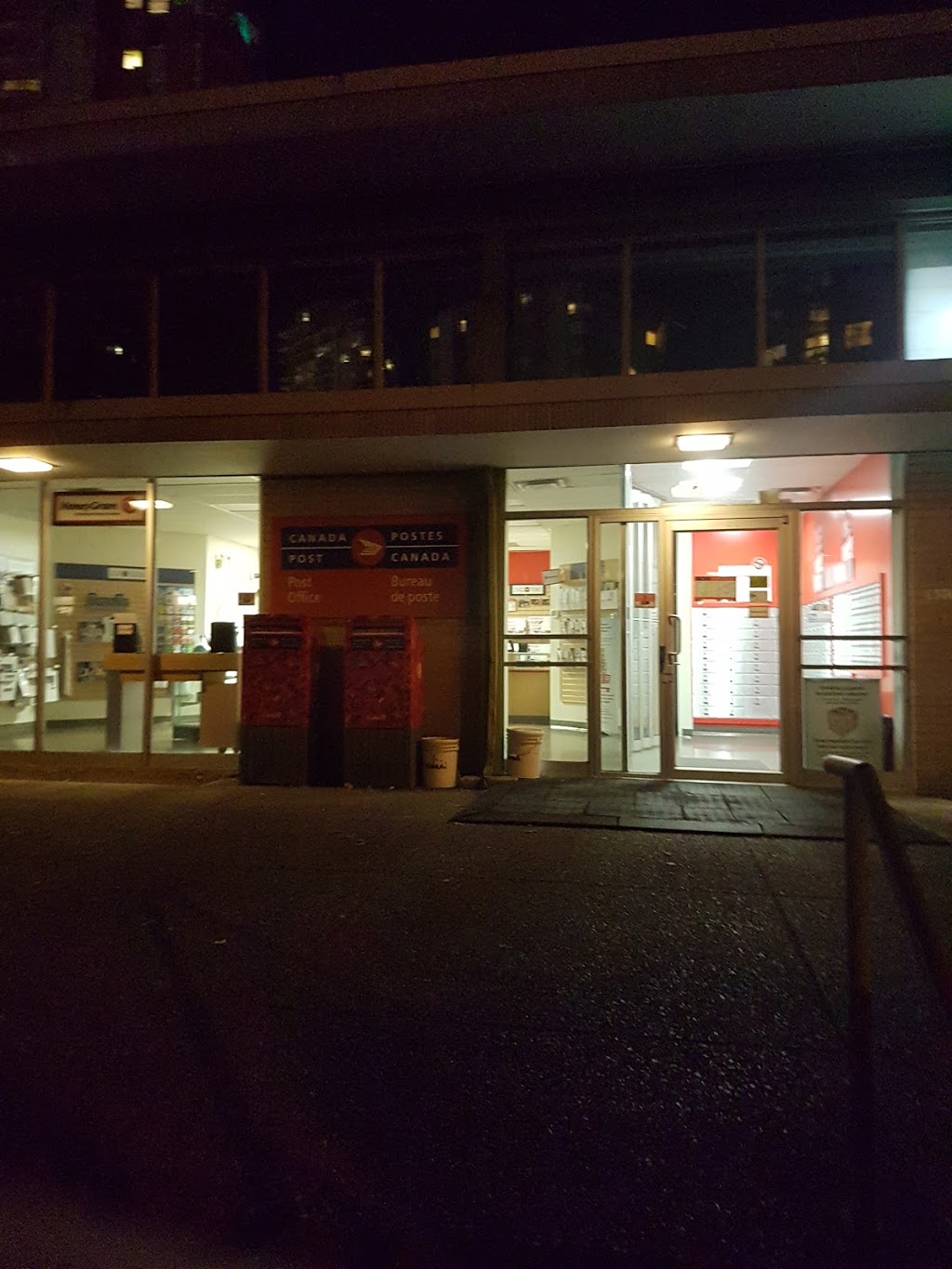 Canada Post | 6025 Sussex Ave, Burnaby, BC V5H 3B0, Canada