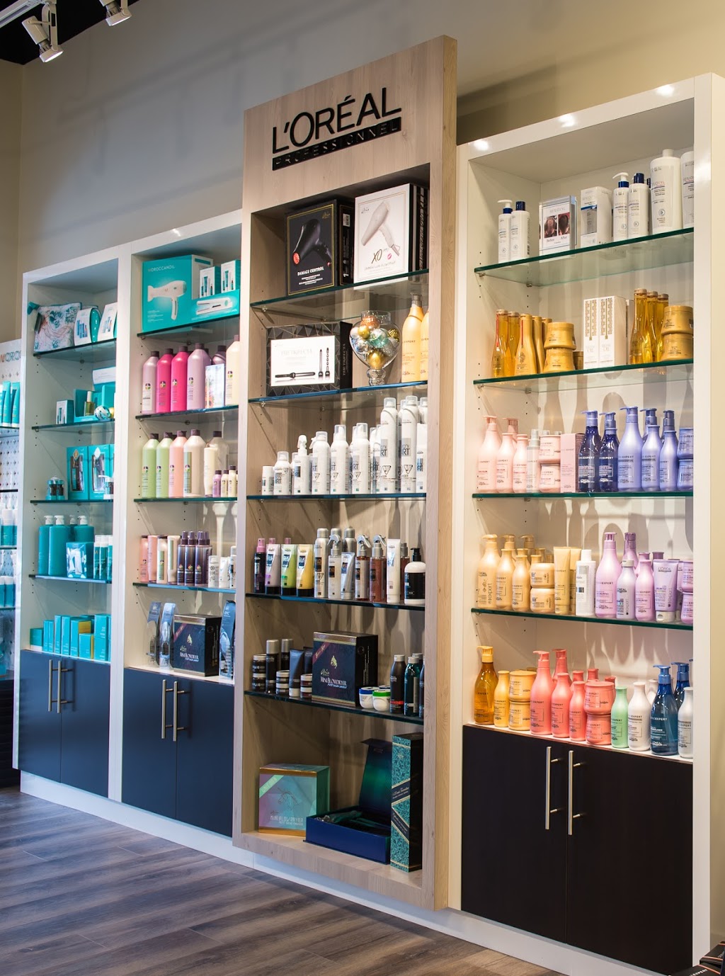 In Salon | 2983 Westoak Trails Blvd, Oakville, ON L6M 5E4, Canada | Phone: (905) 465-2398