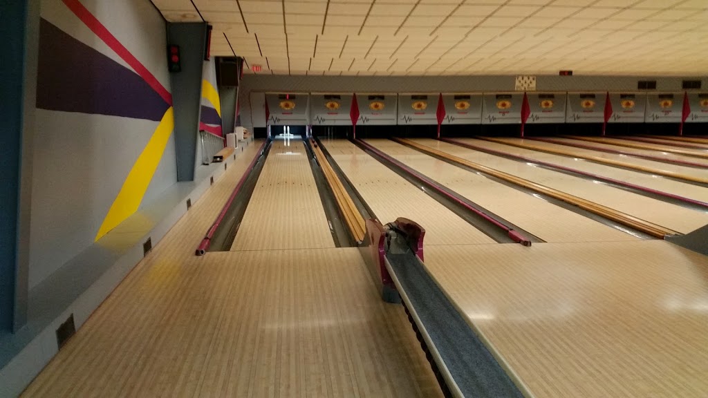 Castle Bowling Center | 359 King George Hwy, Miramichi, NB E1V 1L2, Canada | Phone: (506) 622-8071