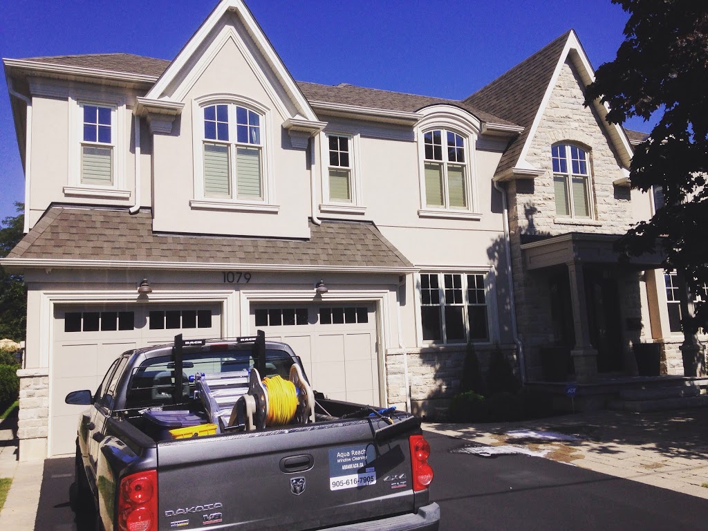 Aqua Reach Window Cleaning | 105 Allan St #604, Oakville, ON L6J 3N2, Canada | Phone: (905) 616-7905