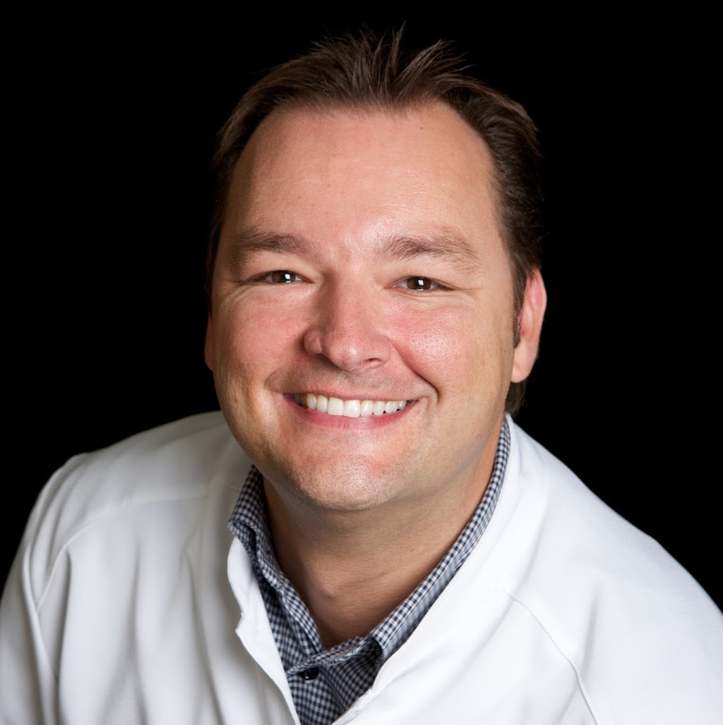 Benoit Viau, Denturologiste Chomedey | 400 Boulevard Curé-Labelle, Laval, QC H7V 2S6, Canada | Phone: (450) 978-3368