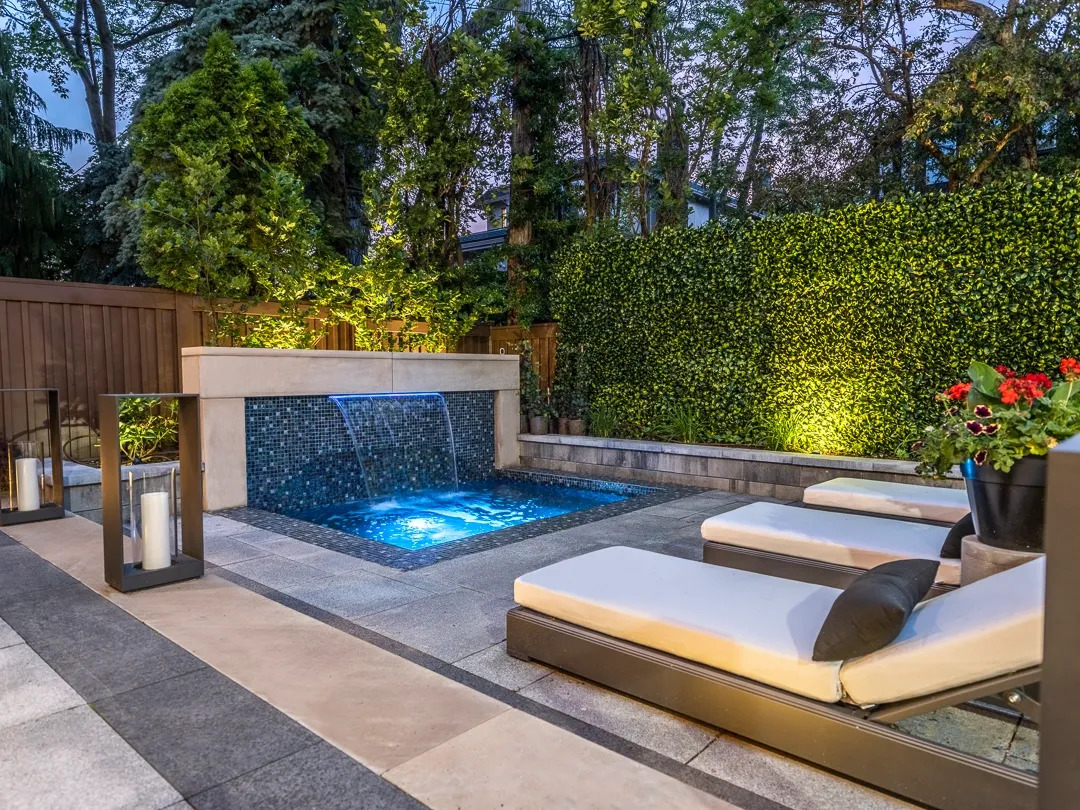 Luxury Pools | 15240 Yonge St, Aurora, ON L4G 1L9, Canada | Phone: (416) 835-1064