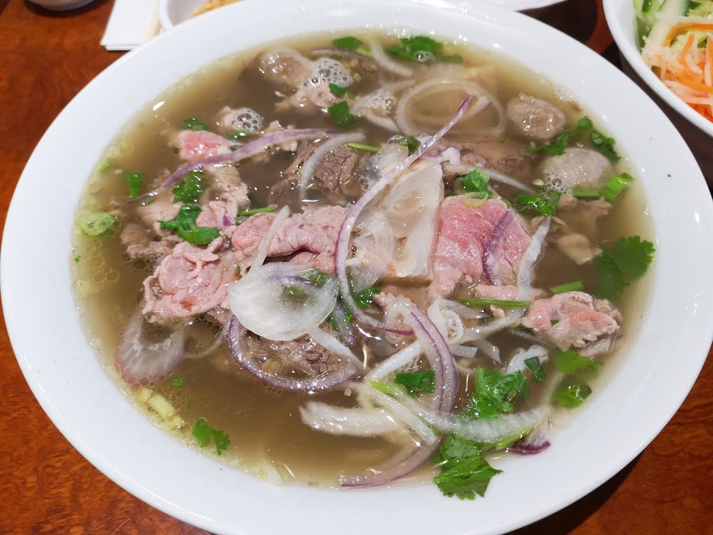 Pho Mi Binh Minh | 680 Silver Creek Blvd, Mississauga, ON L5A 3Z1, Canada | Phone: (905) 281-7177