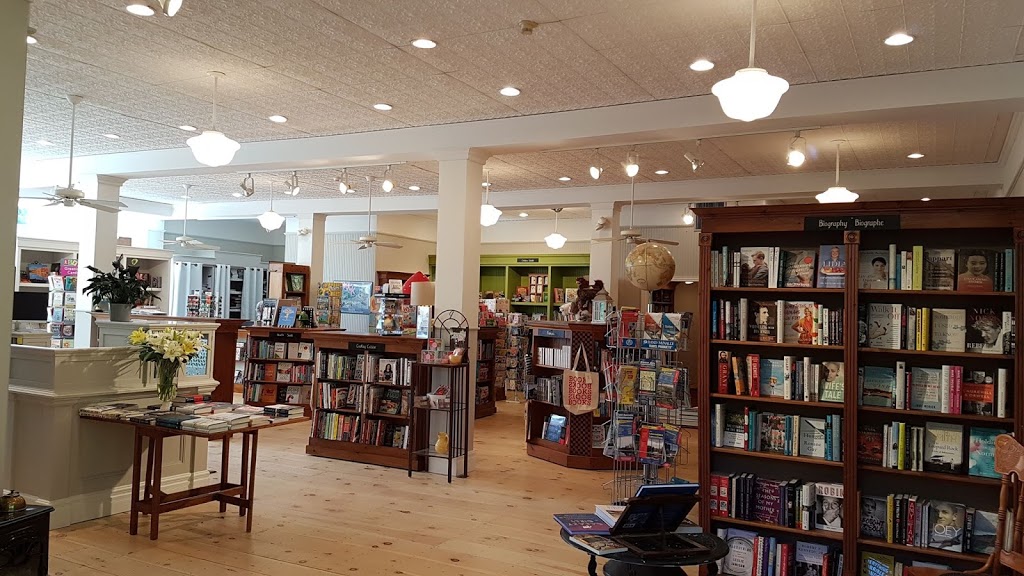 Livres Lac-Brome / Brome Lake Books | 45 Chemin Lakeside, Knowlton, QC J0E 1V0, Canada | Phone: (450) 242-2242