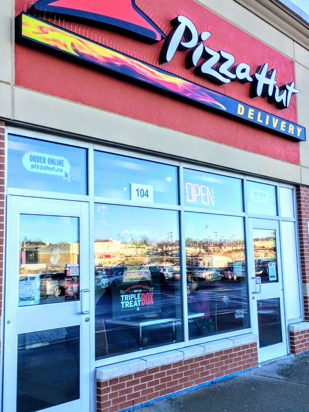 Pizza Hut | 752 Sackville Dr, Lower Sackville, NS B4E 1R7, Canada | Phone: (902) 869-2200