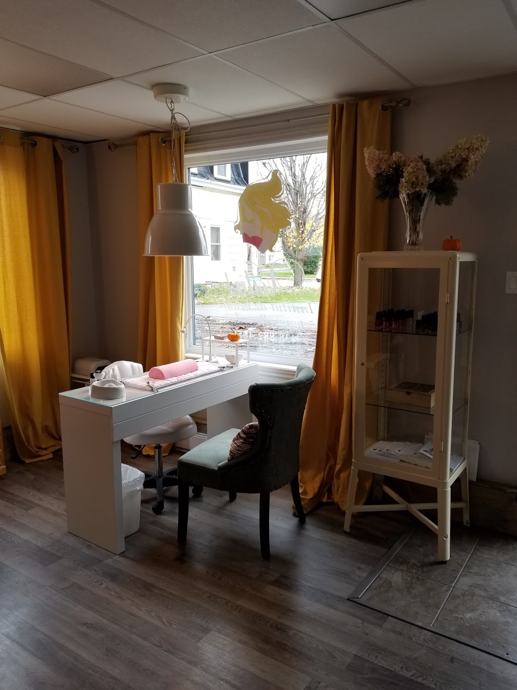 Esthétique Voilà! | 1119 Rue du Pont, Marieville, QC J3M 1G9, Canada | Phone: (438) 882-4858