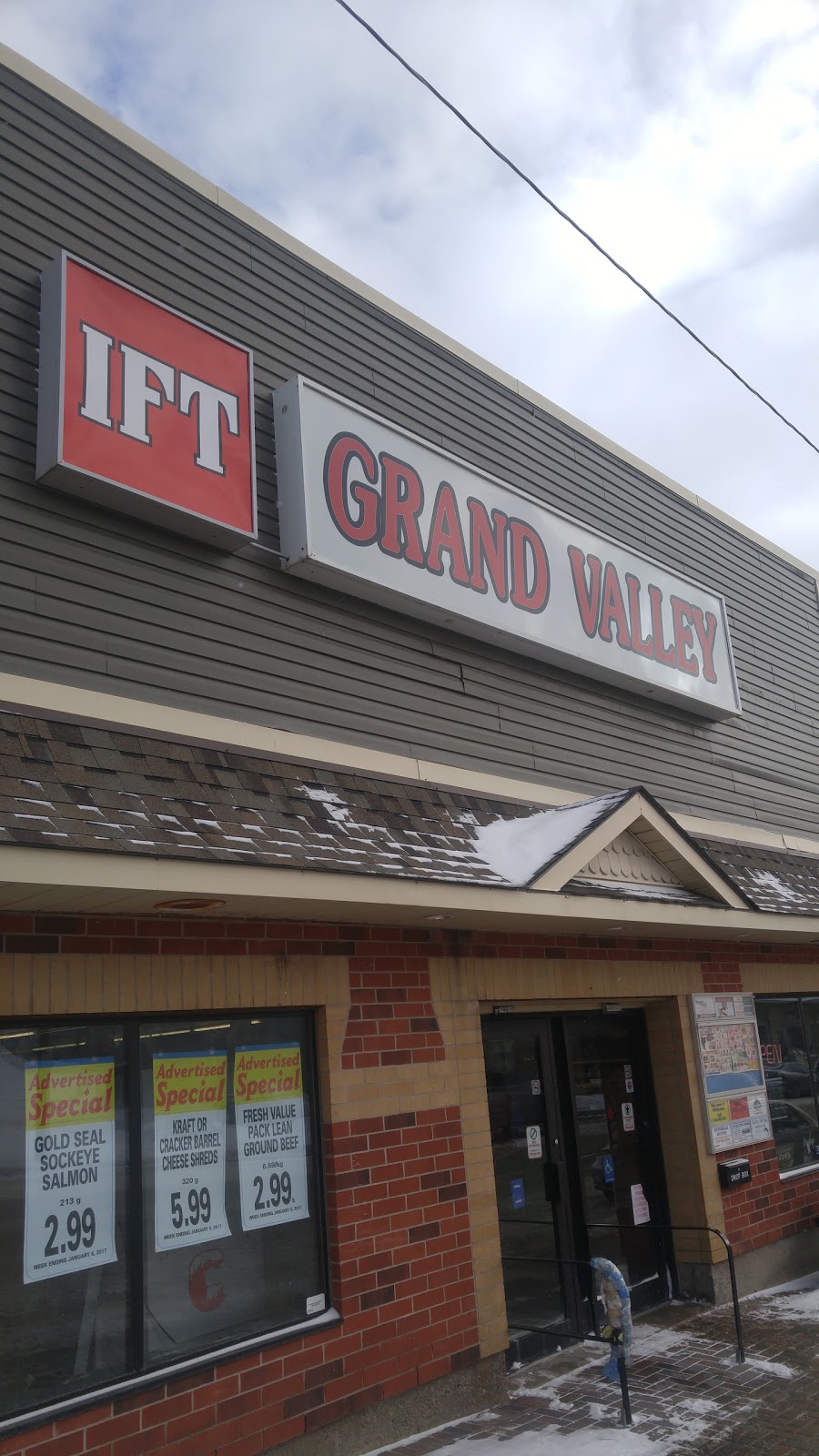 IFT Foodtown | 5 Main St S, Grand Valley, ON L0N 1G0, Canada | Phone: (519) 928-5282