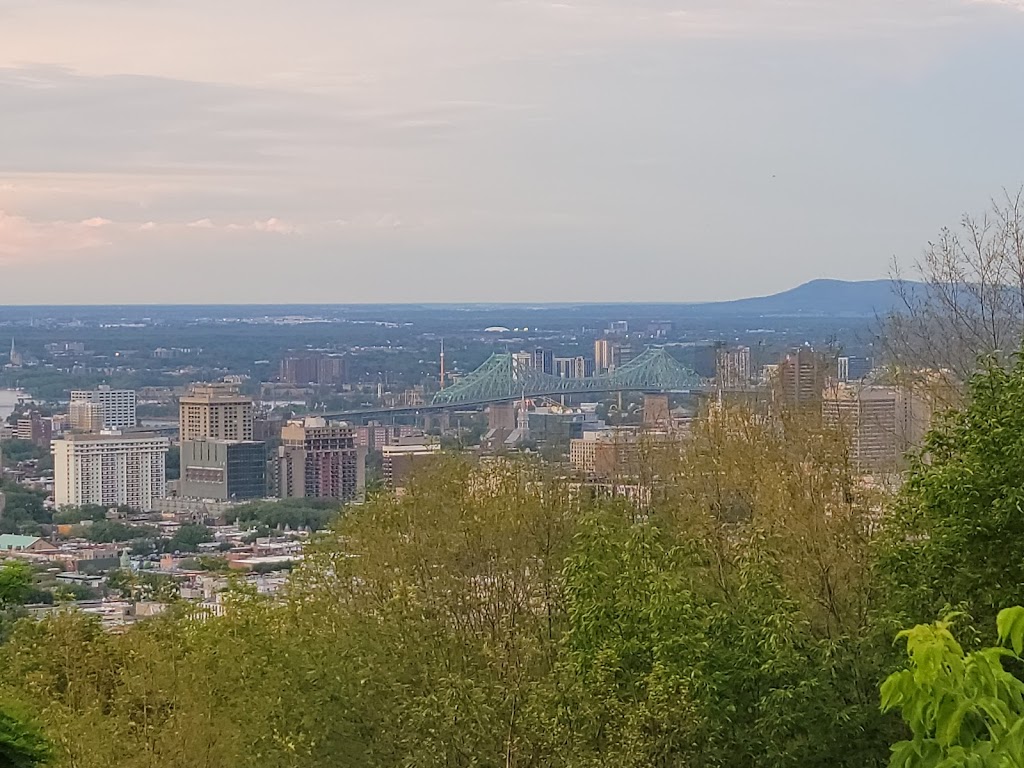 Mount Royal Lookout | 1576 Voie Camillien-Houde, Montréal, QC H2W 1S8, Canada | Phone: (514) 843-8240