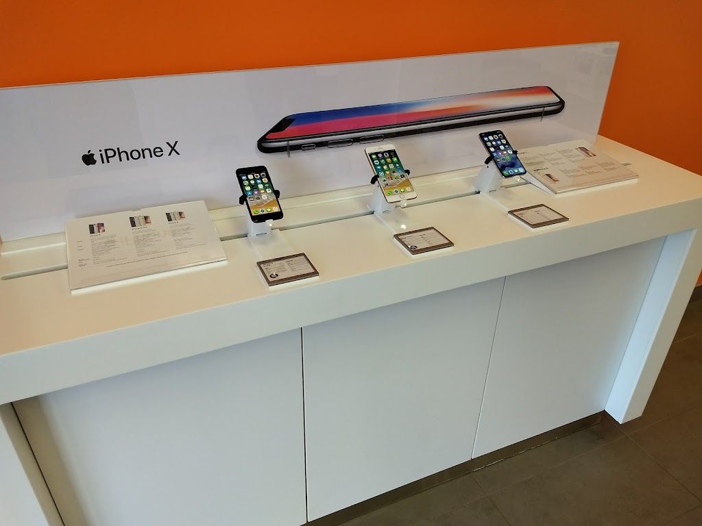 Freedom Mobile | Maple Leaf Plaza, 530 Montréal Rd, Ottawa, ON K1K 0E9, Canada | Phone: (613) 380-8191