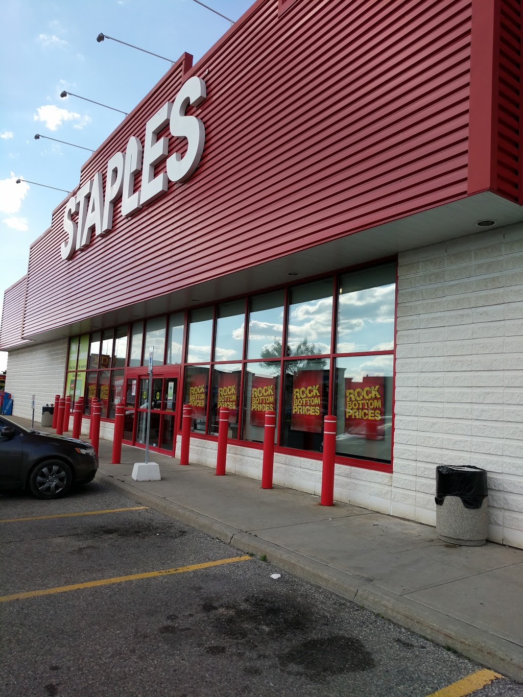 Staples | 245 Strasburg Rd, Kitchener, ON N2E 3W7, Canada | Phone: (519) 571-7420