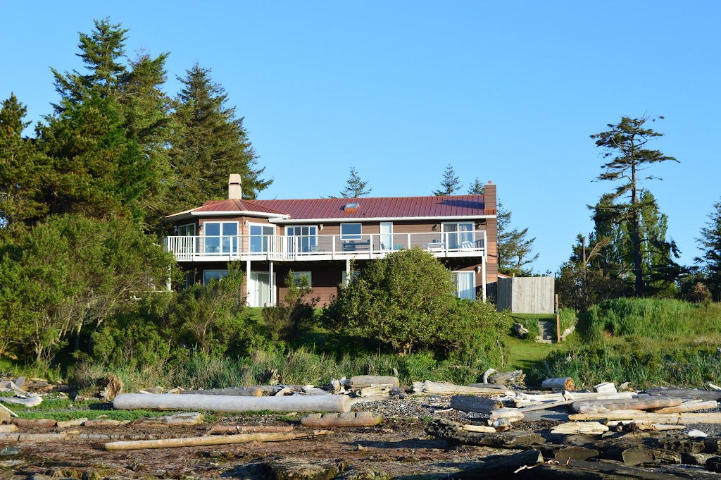 Sandpiper Beach Retreat | 4880 Porpoise Cres, Hornby Island, BC V0R 1Z0, Canada | Phone: (250) 268-8688