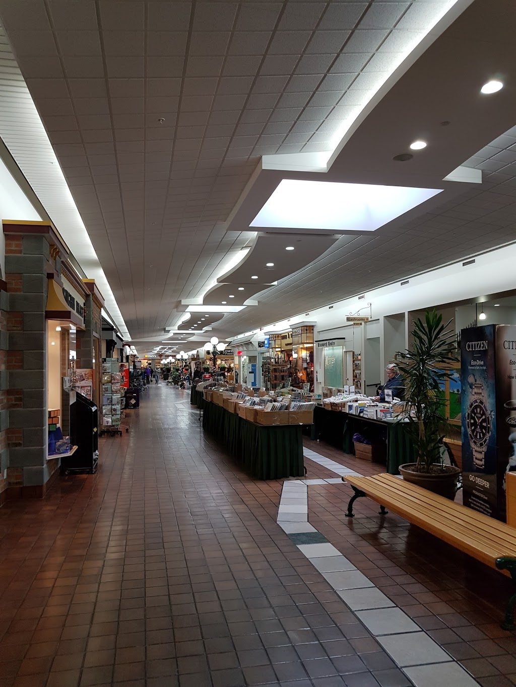 The Mall at Piccadilly | 1151 10 Ave SW, Salmon Arm, BC V1E 1T3, Canada | Phone: (250) 832-0441