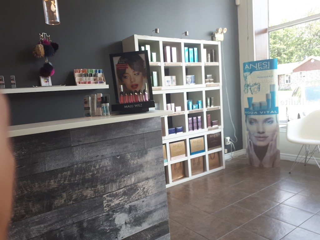 Le Blanc Bar A Ongles Et Soins | 55 Chem. de la Grande-Côte, Boisbriand, QC J7G 1C8, Canada | Phone: (450) 433-0293