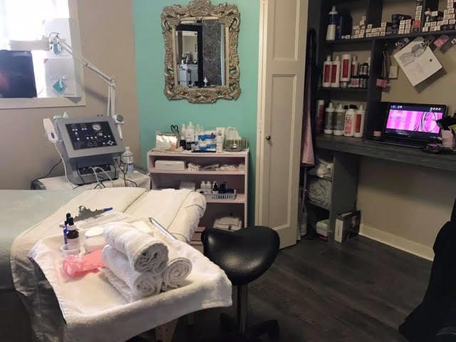 Dollface Hair and Skin Clinic | 655 Marie Van Haarlem Cres N, Lethbridge, AB T1H 6Y9, Canada | Phone: (403) 593-8803