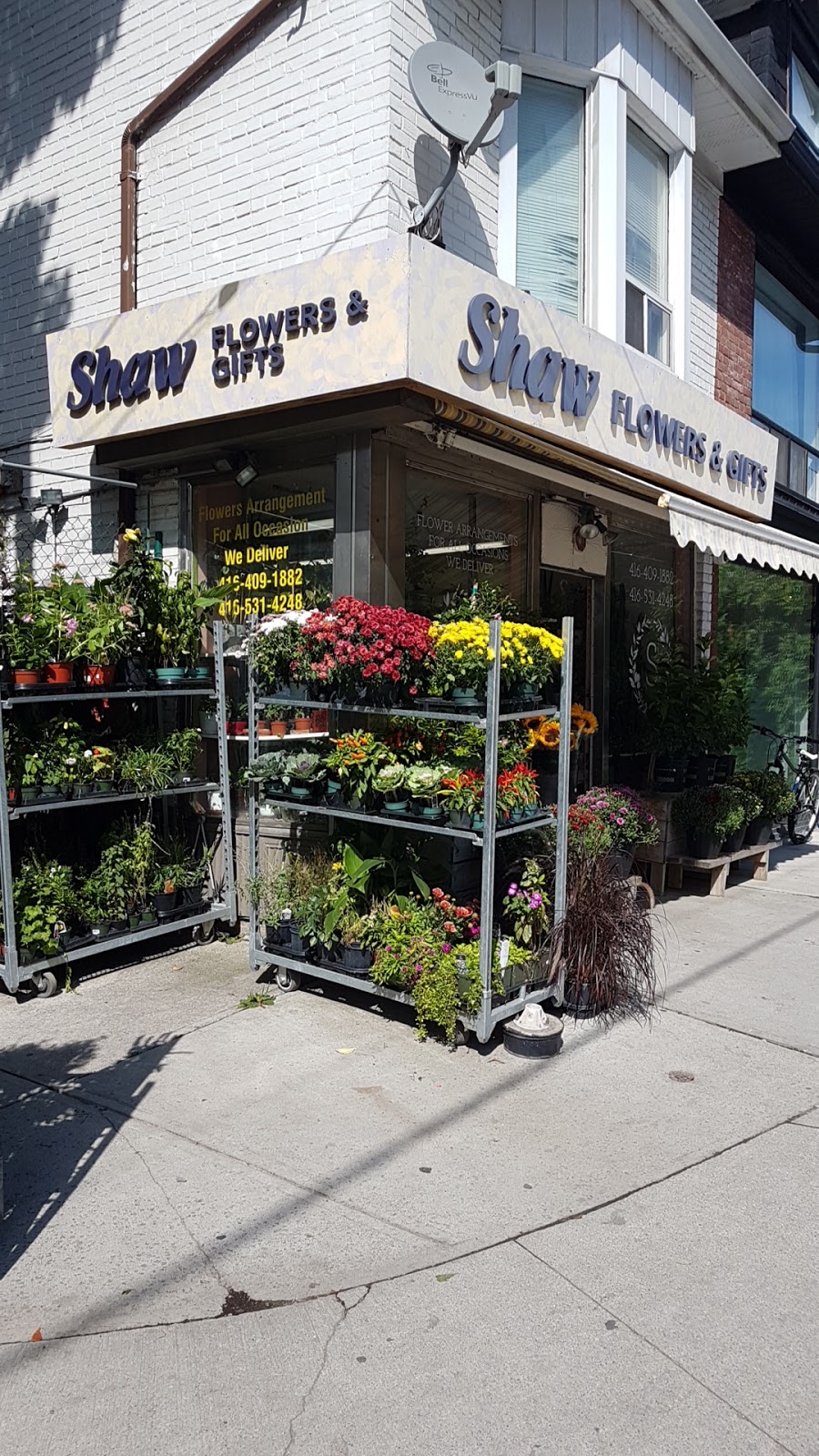 Shaw Flowers & Gifts | 1068 Dundas St W, Toronto, ON M6J 1W8, Canada | Phone: (416) 409-1882