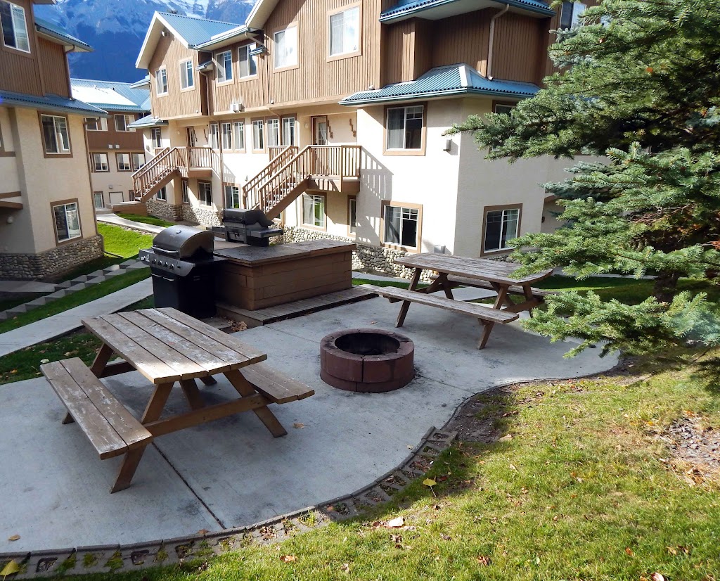 Banff Boundary Lodge | 1000 Harvie Heights Rd, Harvie Heights, AB T1W 2W2, Canada | Phone: (403) 678-9555