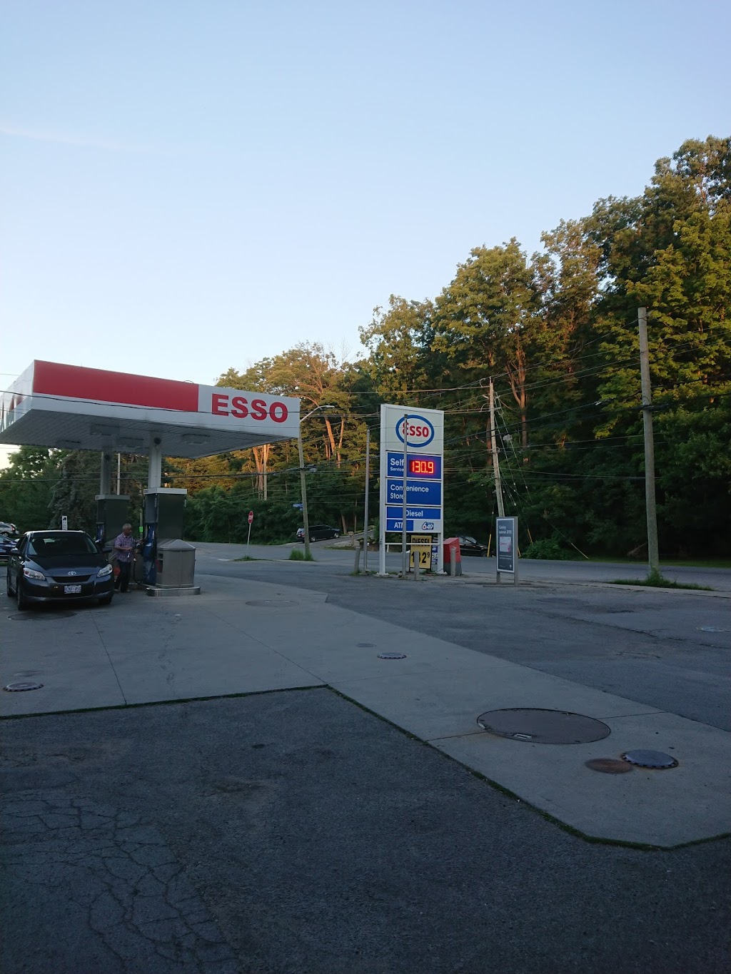 Esso | 310 Main St W, Grimsby, ON L3M 1S6, Canada | Phone: (905) 945-8032
