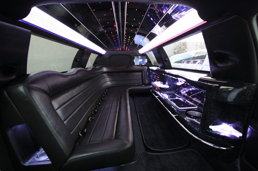 LUX + LIMO | 2401 Ellesmere Rd, Toronto, ON M1G 3M8, Canada | Phone: (416) 840-9840