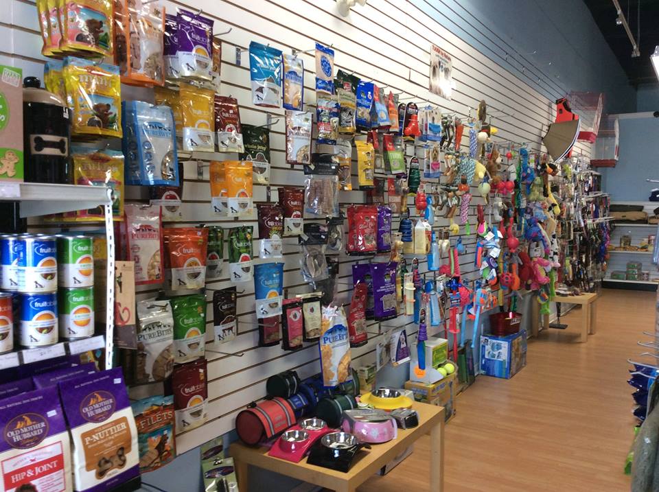 Trims Pet Store | 900 Watters Rd, Orléans, ON K4A 3S1, Canada | Phone: (613) 590-7551