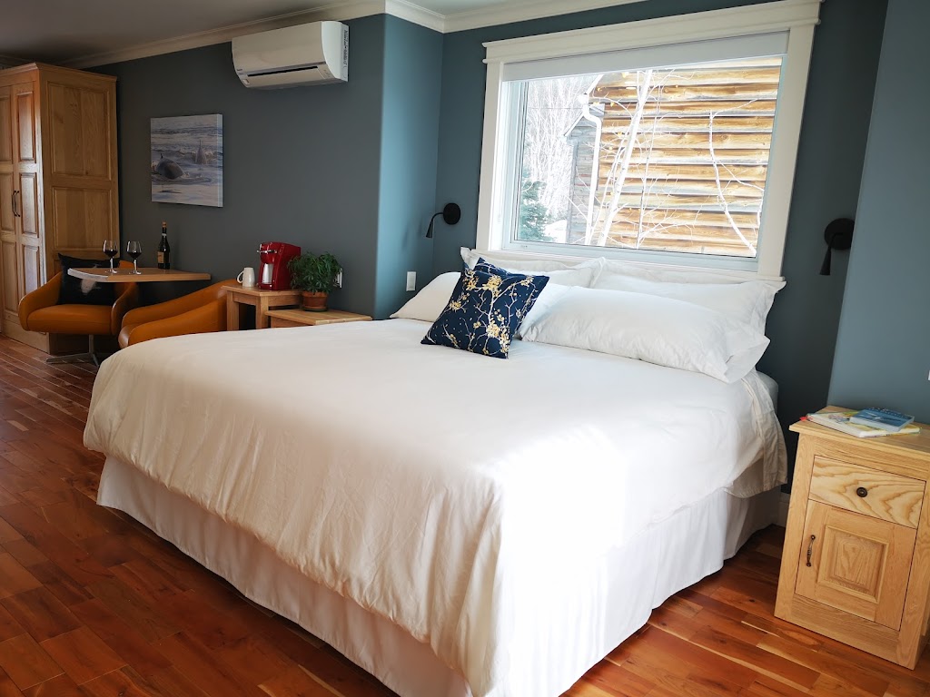 Au Cachalot Caché le gîte hôtel | 318 Rue Dupont Gravé, Tadoussac, QC G0T 2A0, Canada | Phone: (418) 235-4471