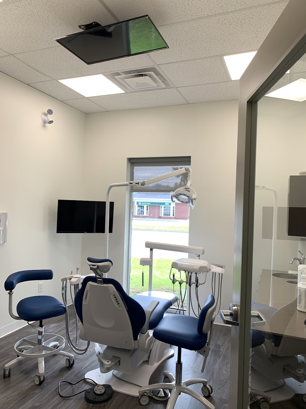 Diamond Dental Orleans Blackburn Hamlet | 110 Bearbrook Rd Unit : 1, Gloucester, ON K1B 5R2, Canada | Phone: (613) 424-1010