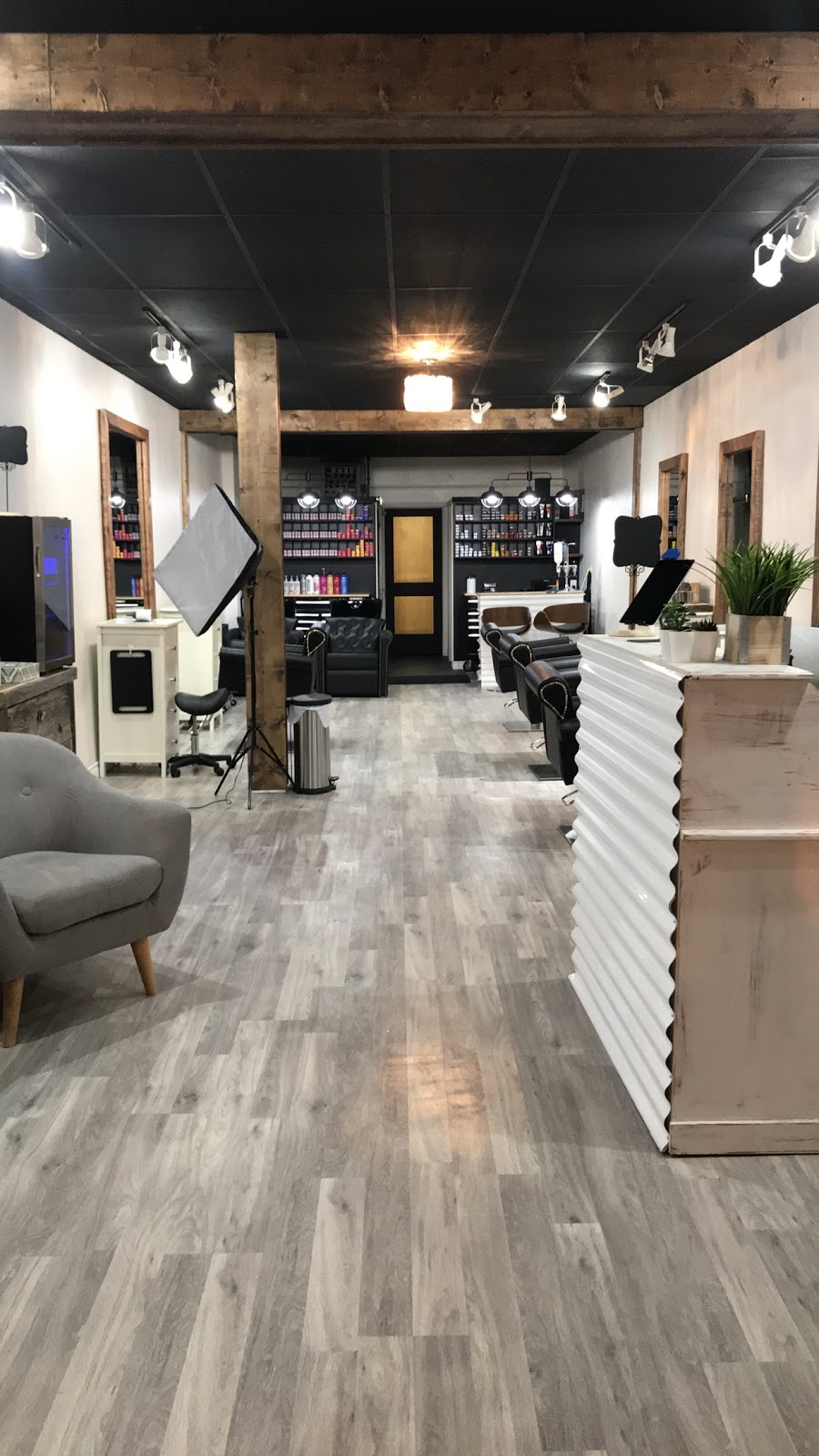 Salon Eleven Hair Co | 44A Front St, Trenton, ON K8V 4N2, Canada | Phone: (613) 955-9639