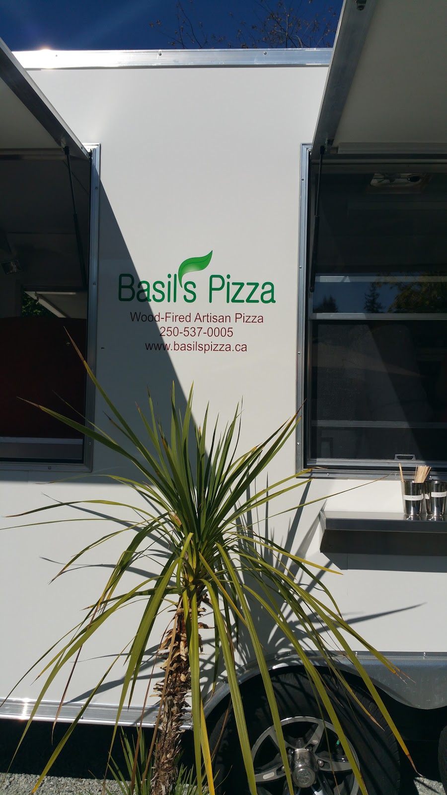 Basils Pizza | 136 McPhillips Ave, Salt Spring Island, BC V8K 2T5, Canada | Phone: (250) 537-0005