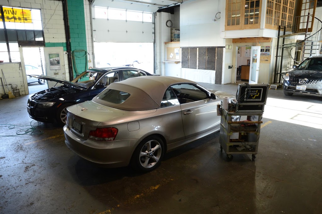 Apple Auto Glass | 121 Laird Dr #1, East York, ON M4G 3T7, Canada | Phone: (416) 429-4005