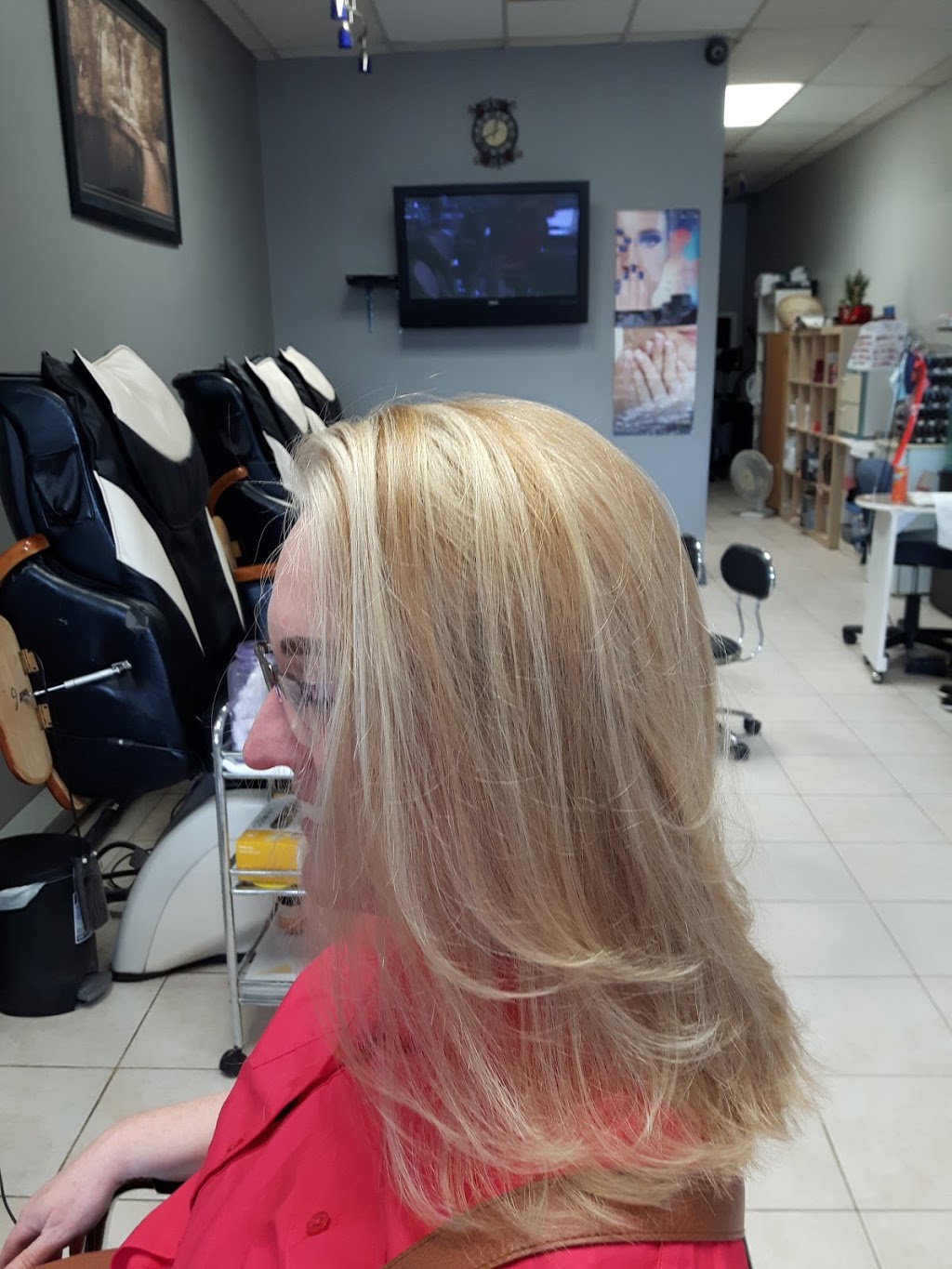 Maggies Hair And Nails | 613 Lakeshore Rd E, Mississauga, ON L5G 1H9, Canada | Phone: (905) 271-5403