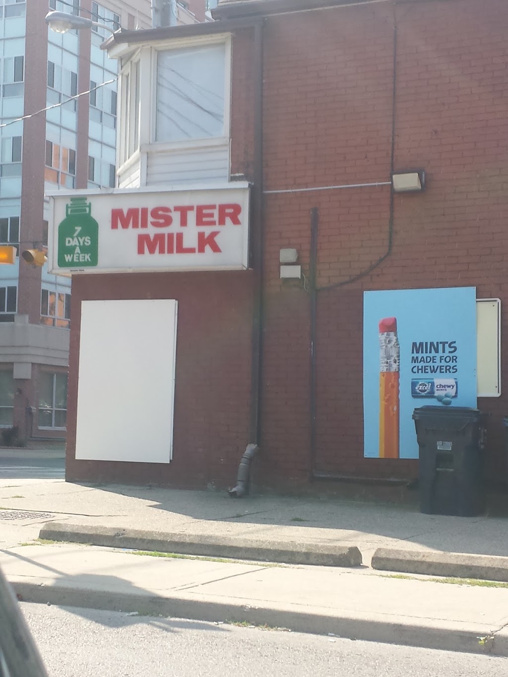 Mister Milk | 170 Vaughan Rd, York, ON M6C 2M2, Canada | Phone: (416) 651-6194