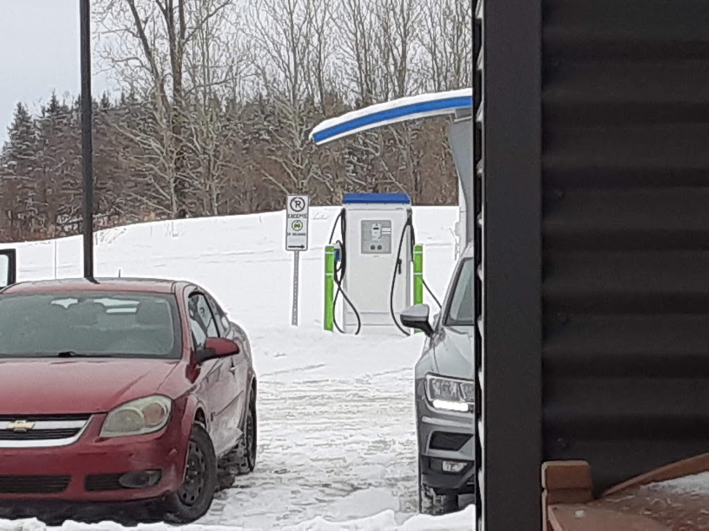 Circuit Électrique Charging Station | 90 Rte Jean-Baptiste-Casault, Montmagny, QC G5V 3R8, Canada | Phone: (800) 686-9243