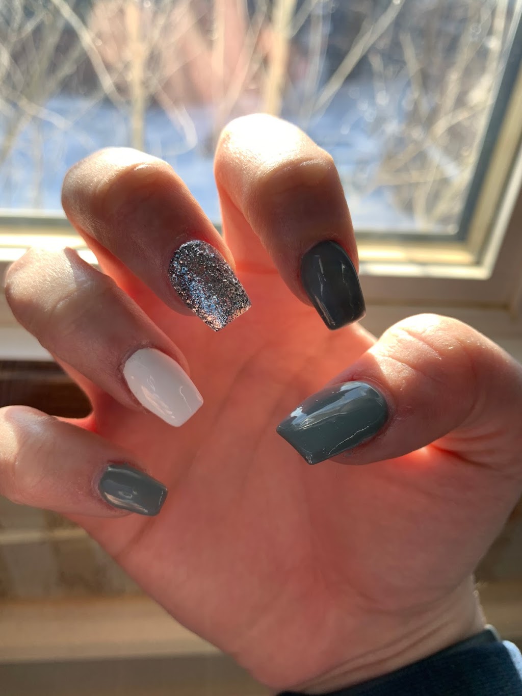 Royal Nails Selkirk | 4-1012 Manitoba Ave, Selkirk, MB R1A 4M2, Canada | Phone: (204) 482-3932