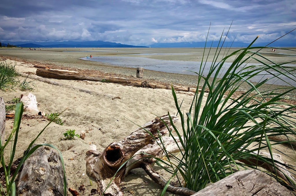 Pacific Tide Beach House | 1095 Tanglewood Pl, Parksville, BC V9P 2E2, Canada | Phone: (778) 861-0333