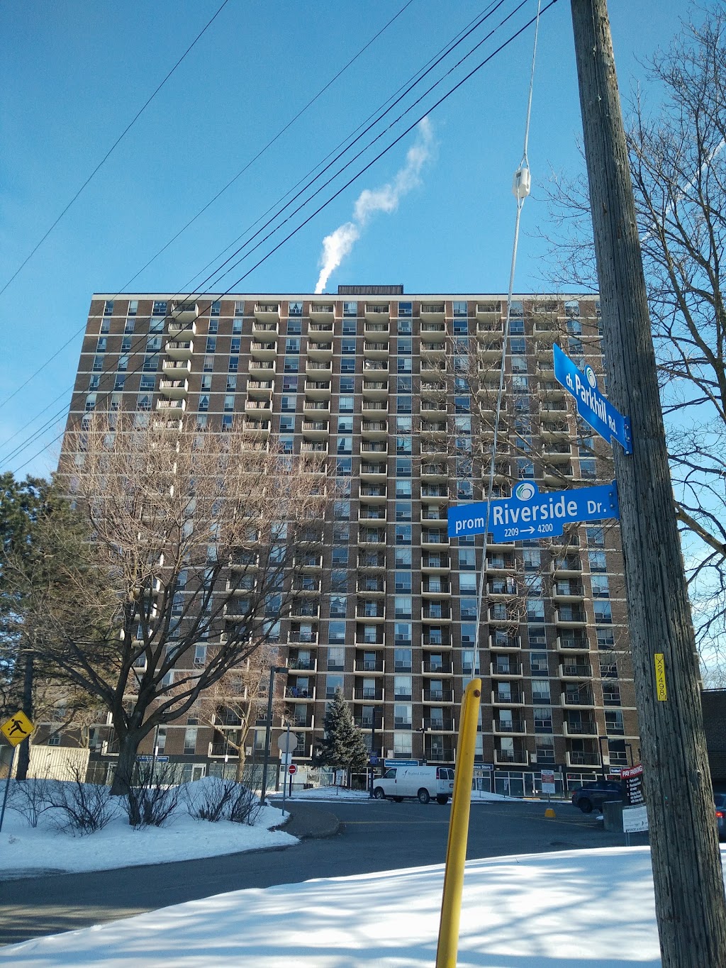 Riverbank Apartments - Paramount Properties | 2201 Riverside Dr., Ottawa, ON K1H 8K9, Canada | Phone: (613) 731-6865