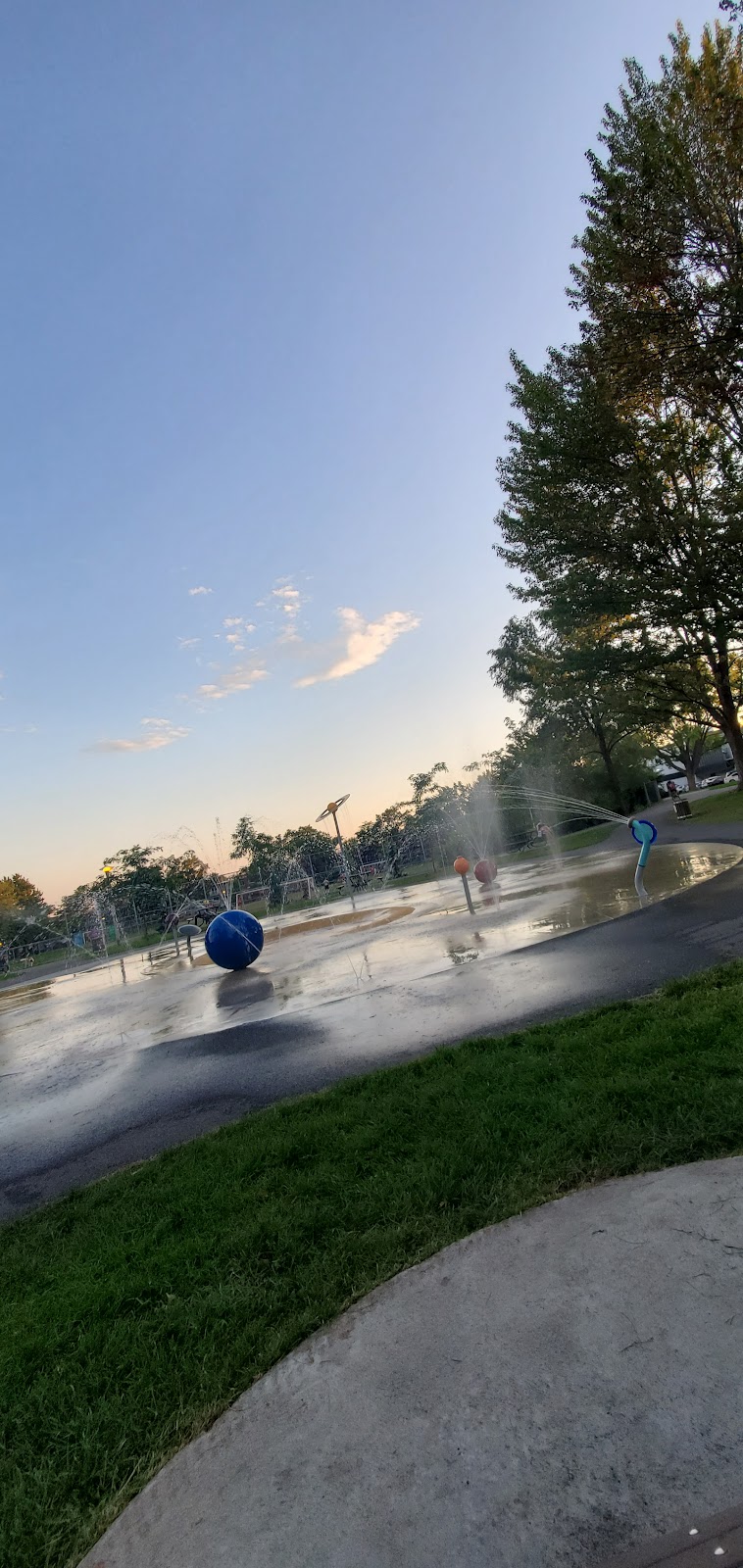 Parc Saint-Donat play fountains | Unnamed Road, 6750 Rue de Marseille, Montréal, QC H1N 1M5, Canada | Phone: (514) 872-0311