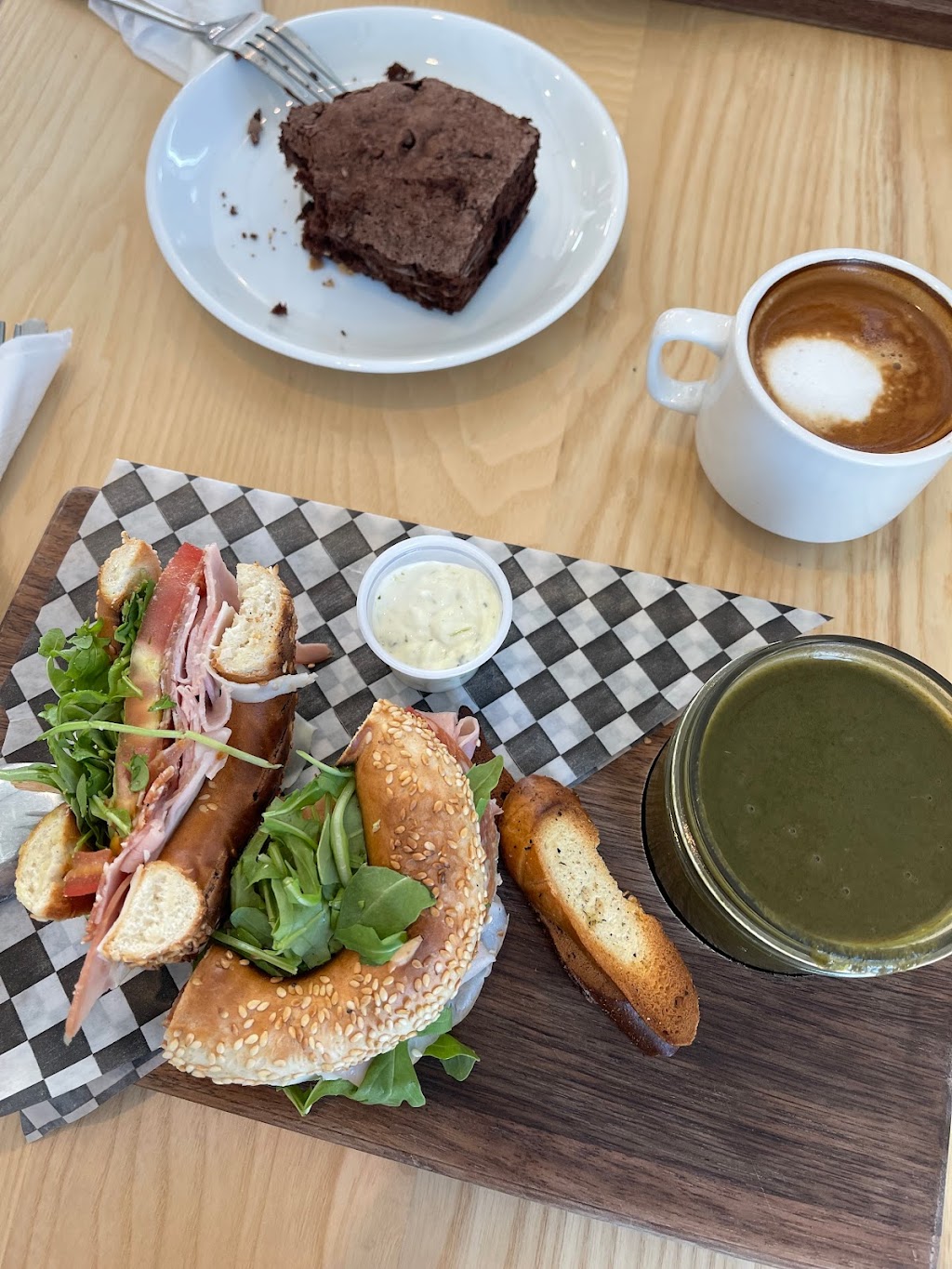 Station BAGEL & CAFÉ | 707 Chem. dOka, Deux-Montagnes, QC J7R 1L6, Canada | Phone: (450) 491-7942