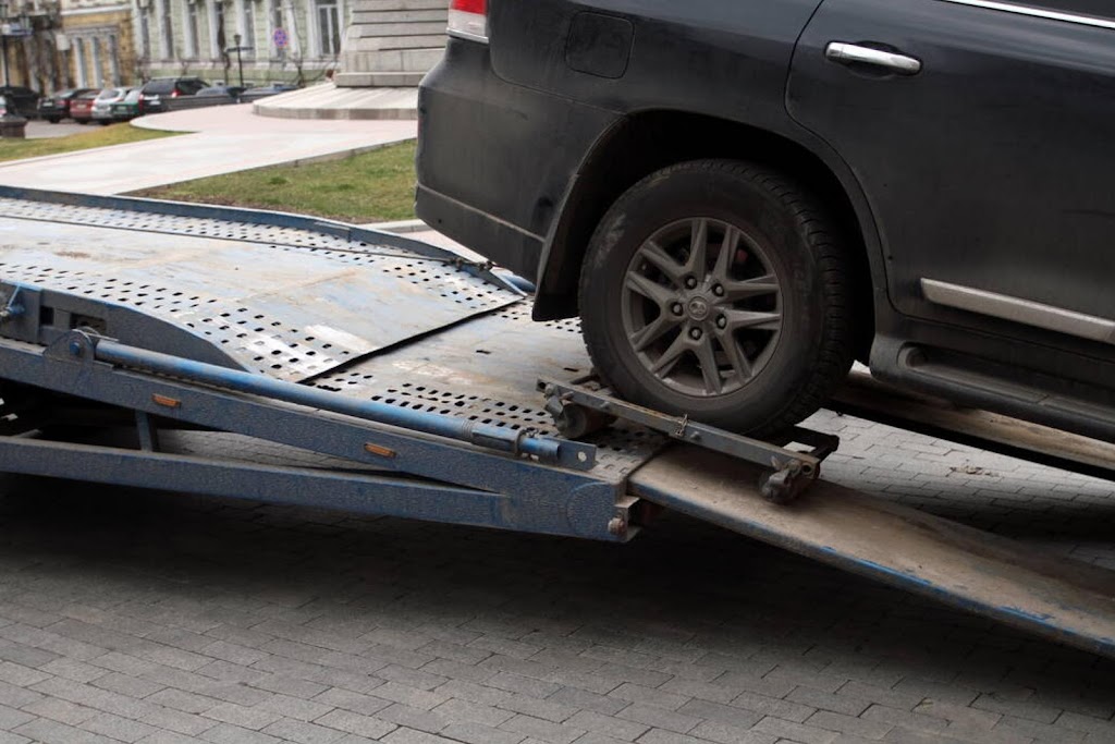 Active Auto-Towing Service | 20719 99 Ave NW, Edmonton, AB T5T 5X9, Canada | Phone: (780) 984-3300