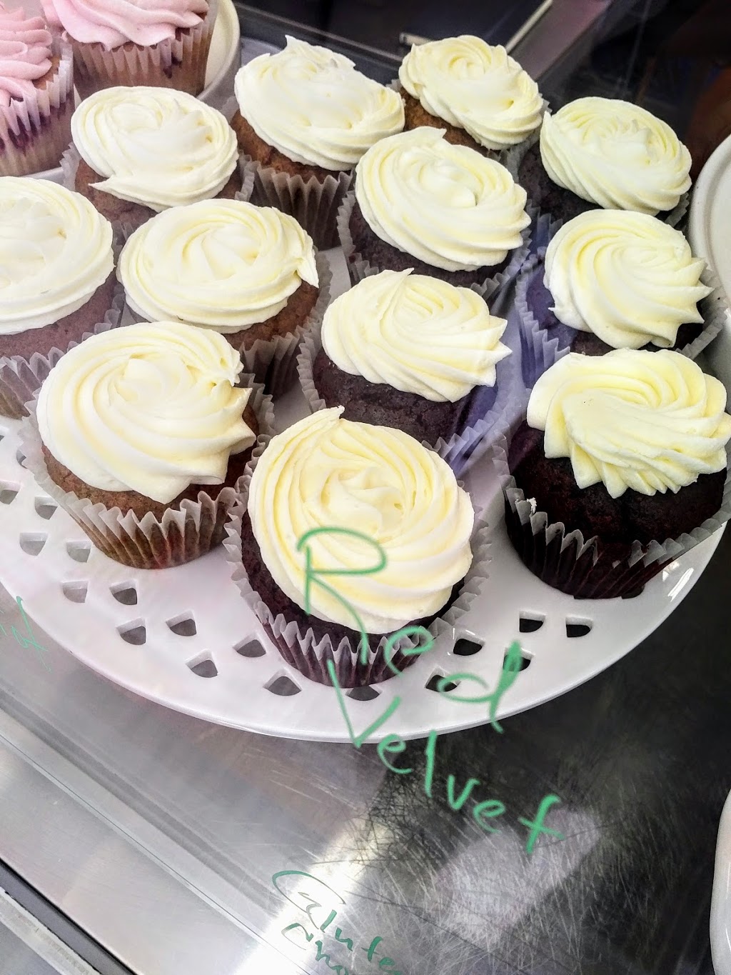 Yummy Stuff Bakery | 1660 Queen St W, Toronto, ON M6R 1B2, Canada | Phone: (416) 531-9732