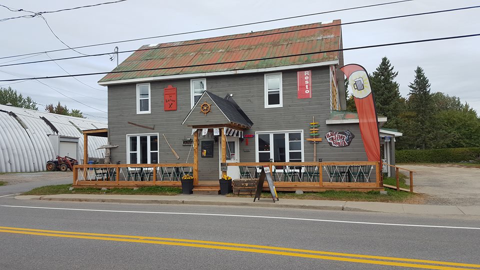 Resto La Barque | 109 Rue Principale, Fassett, QC J0V 1H0, Canada | Phone: (819) 423-5541