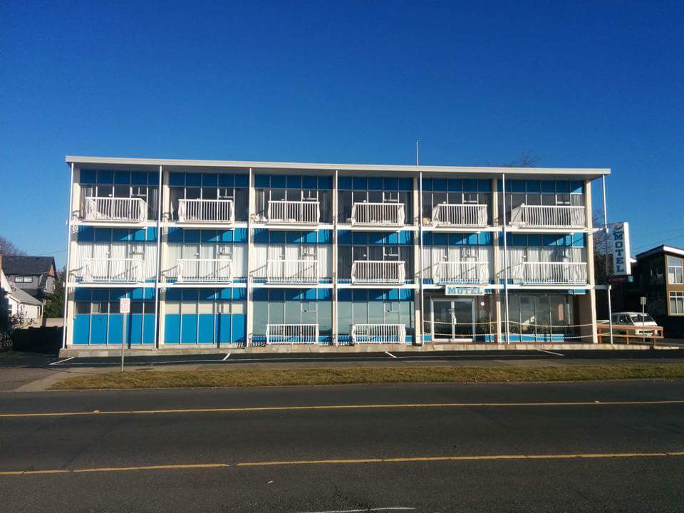 Surf Motel | 290 Dallas Rd, Victoria, BC V8V 1A6, Canada | Phone: (250) 386-3305