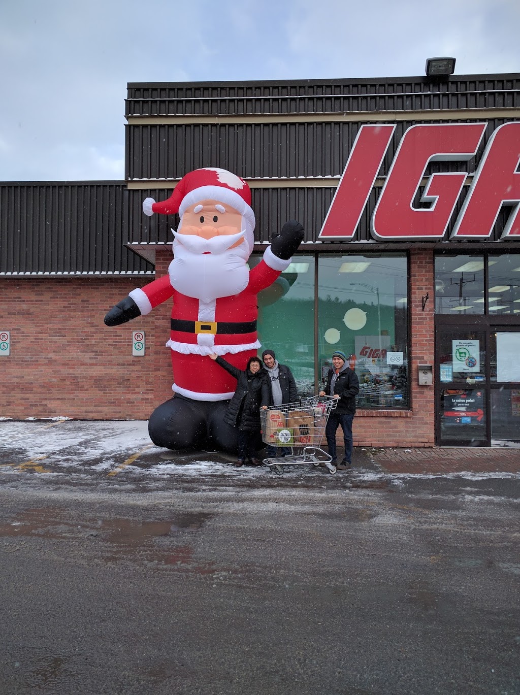 IGA Alimentation St-Onge inc. | 972, ch des Hauteurs, Saint-Hippolyte, QC J8A 1L2, Canada | Phone: (450) 224-5179