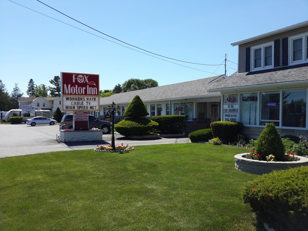 Fox Motor Inn | 297 Dundas St W, Napanee, ON K7R 2B3, Canada | Phone: (613) 354-3855