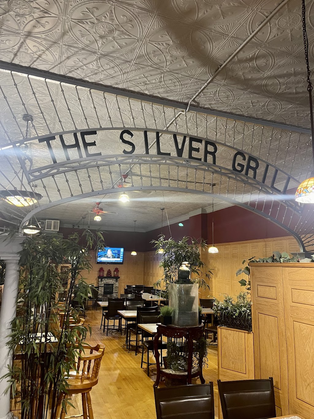 Silver Grill Restaurant | 246 24 St, Fort Macleod, AB T0L 0Z0, Canada | Phone: (403) 553-3888